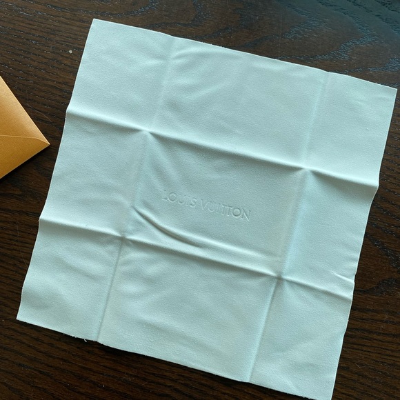 Louis Vuitton bag with magnetic box - Picture 2 of 7